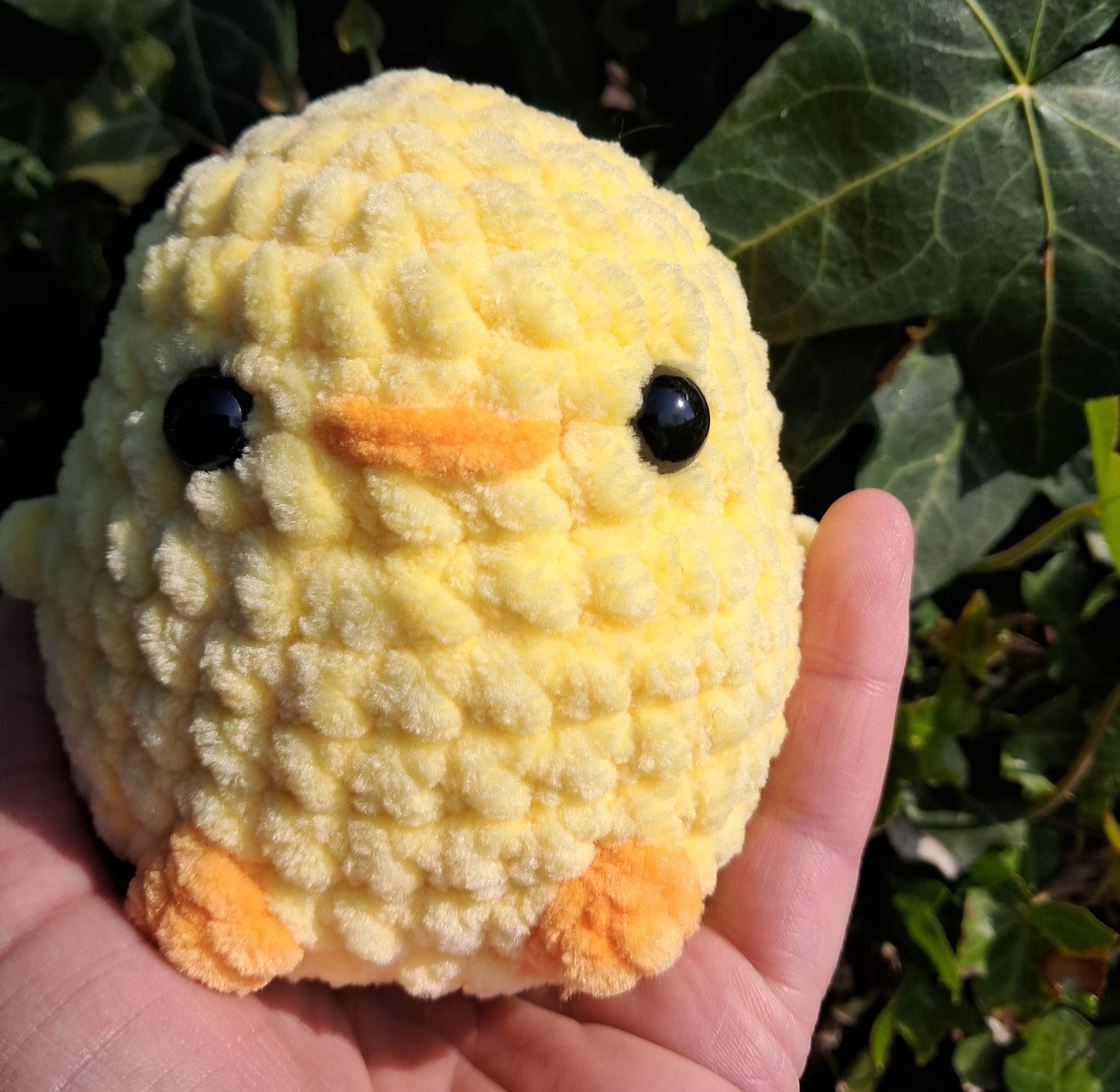 Schattig handgemaakt gehaakt kuiken, knuffel, antistress, tuindier, boerderij, Pasen