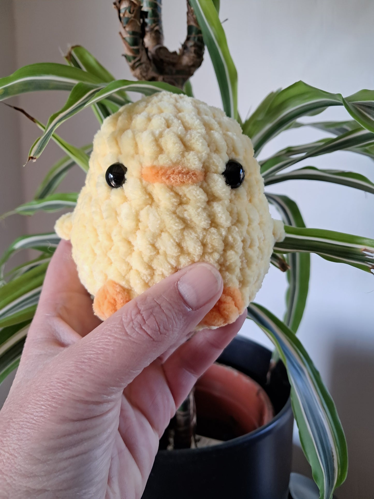 Schattig handgemaakt gehaakt kuiken, knuffel, antistress, tuindier, boerderij, Pasen