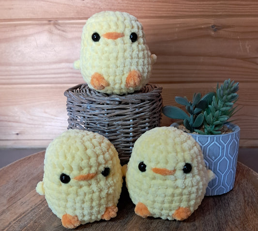 Schattig handgemaakt gehaakt kuiken, knuffel, antistress, tuindier, boerderij, Pasen