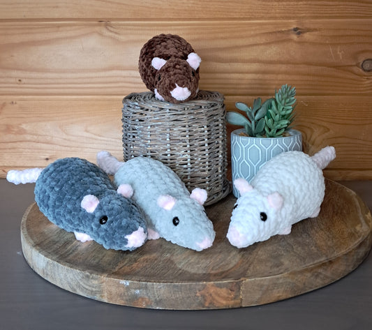 Handgemaakt op bestelling - schattige gehaakte Rat knuffel  - aangepaste kleuren